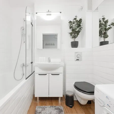 Elegant Grey Wspolna Srodmiescie In By Renters * Βαρσοβία