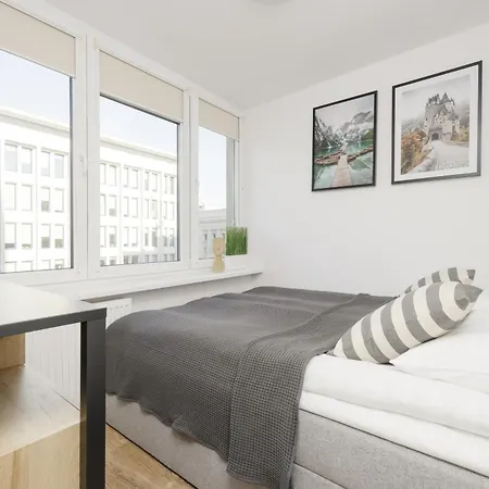 Elegant Grey Wspolna Srodmiescie In By Renters Апартаменты