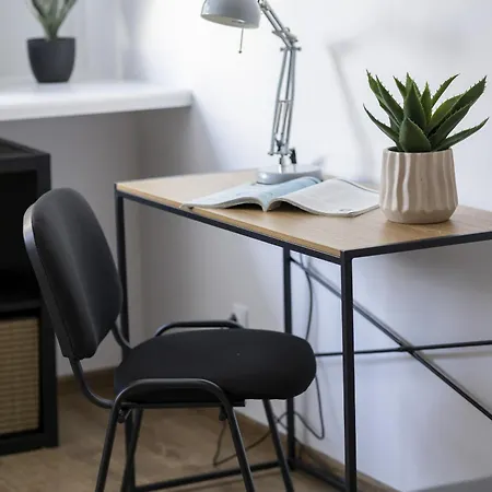 Апартаменты Elegant Grey Wspolna Srodmiescie In By Renters Варшава