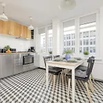 Elegant Grey Wspólna śródmieście In By Renters *