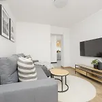 Διαμέρισμα Elegant Grey Wspolna Srodmiescie In By Renters